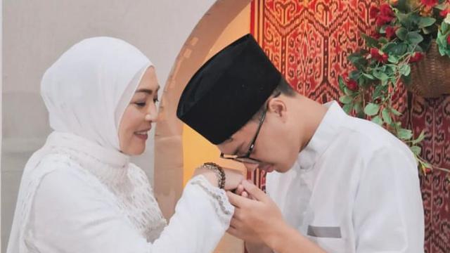 Angelina Sondakh Rayakan Ulang Tahun Keanu Massaid ke 15. [@angelinasondakh09]