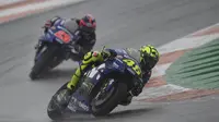 Duo pembalap Movistar Yamaha, Valentino Rossi dan Maverick Vinales, pada tes MotoGP di Jerez, Spanyol, Kamis (29/11/2018), (Twitter/Yamaha MotoGP)