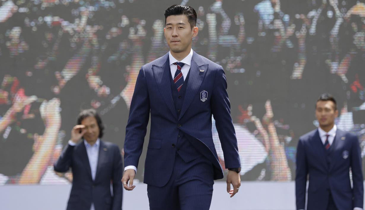 Selain tampan, pemain Terbaik Asia 2019 ini selain dikenal karena kehebatannya dalam menggocek bola dan mencetak gol. (Foto: AP/Lee Jin-man)