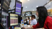 Indeks harga saham gabungan (IHSG) ditutup melemah 0,33% atau 18,94 poin ke level 5.693,39, Jakarta, Selasa (30/5). (Liputan6.com/Angga Yuniar)