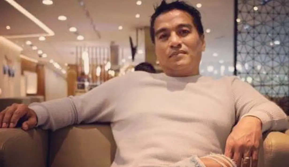 Saat sang ibu hembuskan napas terakhirnya di usia 88 tahun, seperti yang terlihat di akun Instagramnya, Indra tampak sedang berlibur. Mira pun juga begit, meskipun keduanya berlibur di tempat terpisah. (Instagram/indralesmana)