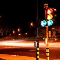 Sudah tahu, belum? Ternyata tanggal 5 Agustus ini adalah peringatan 101 tahun ditemukannya lampu lalu lintas. 