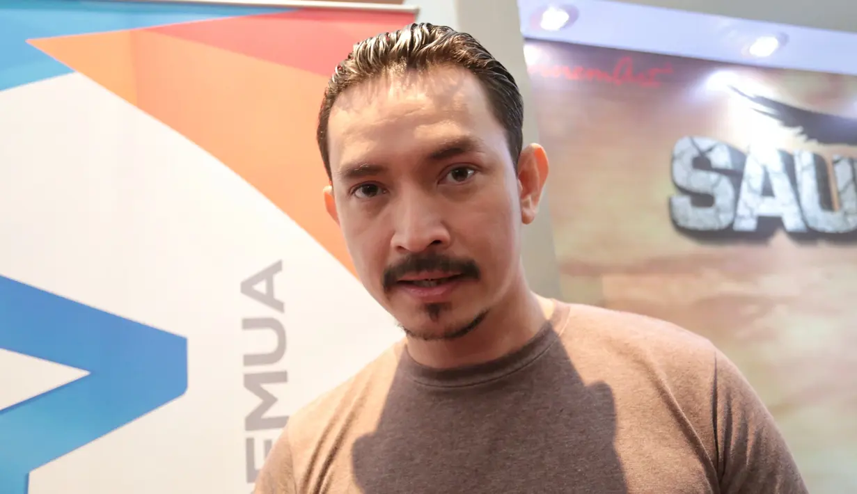 "Menurut saya, selain tantangan ini adalah peluang besar. Saya tahu sinemart tak selalu memproduksi sinetron kolosal," ungkapnya saat ditemui di press preview episode pertama Saur Sepuh The Series di XXI Senayan City, Rabu (9/8).(Adrian Putra/Bintang.com)