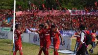Semen Padang mengalahkan Perseru Serui 3-1 pada pekan ke-32 Liga 1 2017 di Stadion Haji Agus Salim, Padang, (Sabtu (28/10/2017). (Bola.com/Arya Sikumbang)