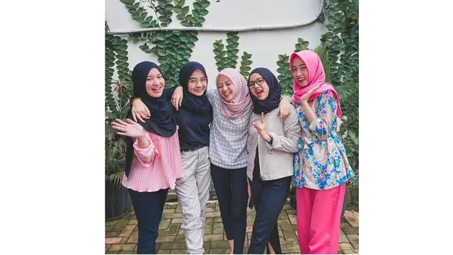 6 Potret Grup Vokal Putih Abu-Abu saat Tak Pakai Seragam Sekolah, Tampil Kece