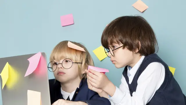 Empati adalah dasar dari kecerdasan sosial.