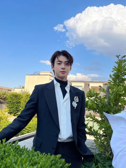 Di acara tersebut, Cha Eun Woo memancarkan pesonanya. Dia bahkan dijuluki sebagai pangeran oleh warganet.
