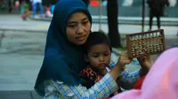 Cerita Lenny Ajarkan Baca Tulis Kepada Anak Marginal Sidoarjo