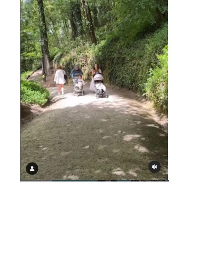 8 Momen Jennifer Bachdim Angkat Stroller Anak saat Liburan di Portugal, Curi Perhatian