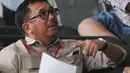 Wali Kota Balikpapan, Rizal Effendi berbincang di ruang tunggu gedung KPK sebelum pemeriksaan, Jakarta, Kamis (23/8). Rizal diperiksa dalam kasus suap usulan dana perimbangan daerah dalam Rancangan APBN-Perubahan Tahun 2018. (Merdeka.com/Dwi Narwoko)