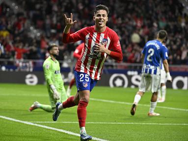 Gelandang Atletico Madrid #25 Rodrigo Riquelme merayakan gol pembuka timnya ke gawang Deportivo Alaves pada pekan ke-11 La Liga Spanyol 2023/24 di Stadion Civitas Metropolitano, Senin (30/10/2023) dinihari WIB. (JAVIER SORIANO / AFP)