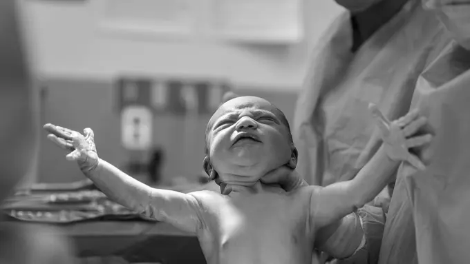 [Fimela] Ilustrasi Melahirkan