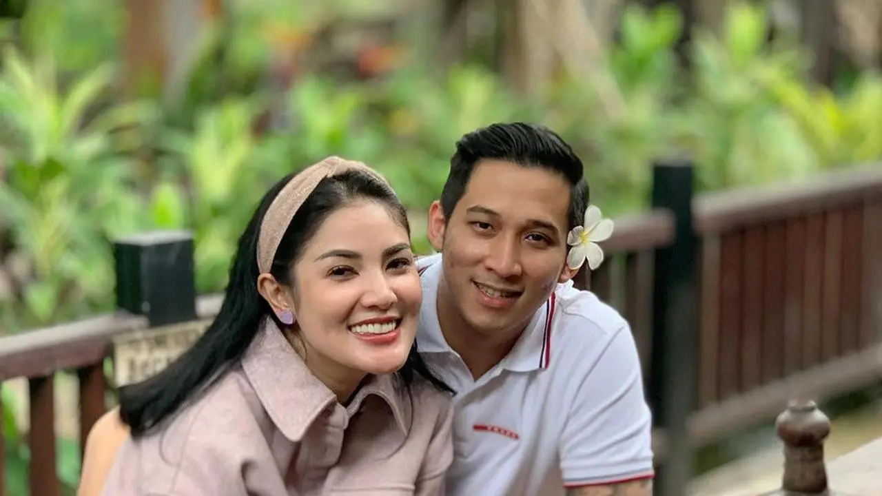 Gugat Cerai Suami, Ini 6 Potret Kenangan Nindy Ayunda dan Askara Harsono