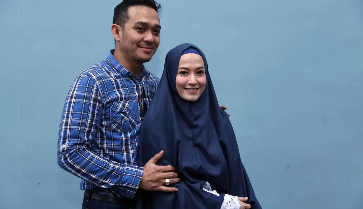 Menu spesial buat anak-anak Lyra Virna. Lantaran baru belajar menjalankan ibadah puasa, Lyra Virna berusaha untuk memberikan semacam hadiah saat anaknya penuh sehari puasanya. (Nurwahyunan/Bintang.com)