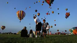 Ratusan balon udara memeriahkan QuickChek New Jersey Festival ke-32 di Readington, (25/7/2014). (REUTERS/Eduardo Munoz)