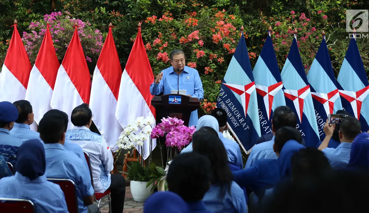 Ketua Umum Partai Demokrat Susilo Bambang Yudhoyono memberikan pidato saat perayaan HUT Partai Demokrat ke-16 di Cikeas, Jawa Barat, Sabtu (9/9). (Liputan6.com/Angga Yuniar)