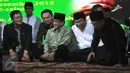 Sejumlah tokoh menghadiri haul ke enam Gus Dur di Ciganjur, Jakarta, Sabtu (26/12/2015). Dalam acara ini masyarakat diajak untuk merawat tradisi serta merajut hati seperti pencerminan dari perjuangan Gus Dur. (Liputan6.com/Gempur M Surya)