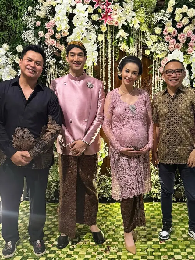 Tujuh Bulanan Kehamilan Pertama Velove Vexia dengan Adat Jawa. [@jusuf_long]