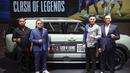 Chief Operating Officer BAIC Indonesia, Dhani Yahya dan CEO Senyawa Entertainment, Reza Wibisana Subekti dalam peluncuran kerjasama BAIC Indonesia dengan Clash of Legends dalam gelaran IIMS 2026 di JIEXPO Kemayoran, Jakarta, Kamis (5/2/2026). (Bola.com/Nur Iman Ali)