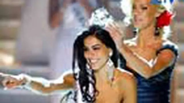 Wanita keturunan Arab-Amerika berhasil menyisihkan 50 kontestan lainnya untuk merebut gelar Miss USA. 