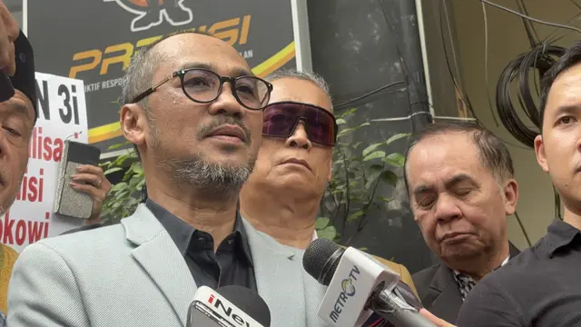 Mantan Ketua KPK Abraham Samad hadiri pemeriksaan sebagai saksi terkait kasus tudingan ijazah palsu presiden ketujuh, Joko Widodo atau Jokowi, di Polda Metro Jaya, Rabu (13/8) (Liputan6.com/Ady Anugrahadi)