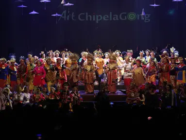 Komunitas Perempuan Menari (KPM) mempersembahkan ArtChipelaGong di Teater Besar, Taman Ismail Marzuki, Jakarta Pusat, Sabtu (26/10/2024). (Liputan6.com/Helmi Fithriansyah)