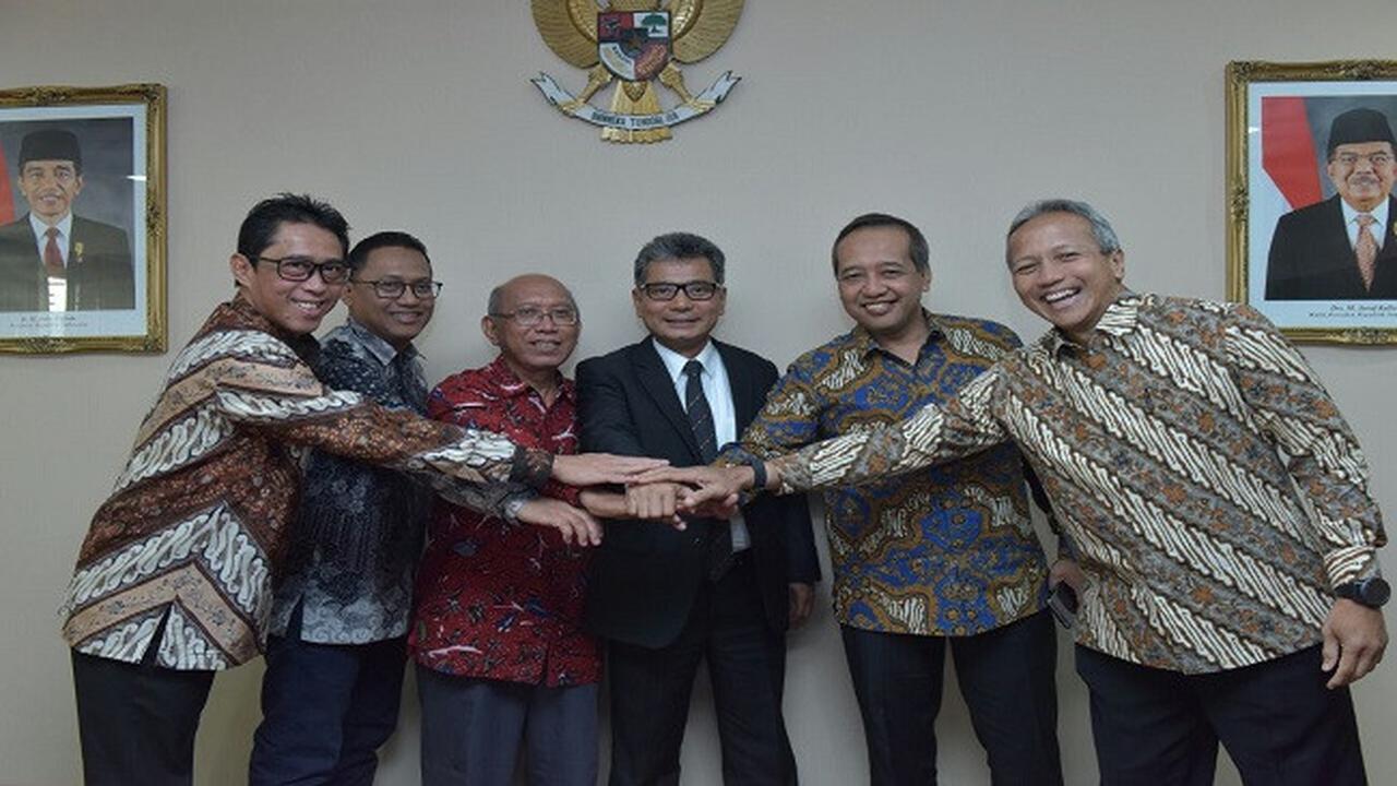 Menteri BUMN Rini Soemarno menetapkan Sunarso, mantan Wakil Direktur Utama BRI menjadi Direktur Utama PT Pegadaian (Persero). (Liputan6.com/Ilyas Istianur P)