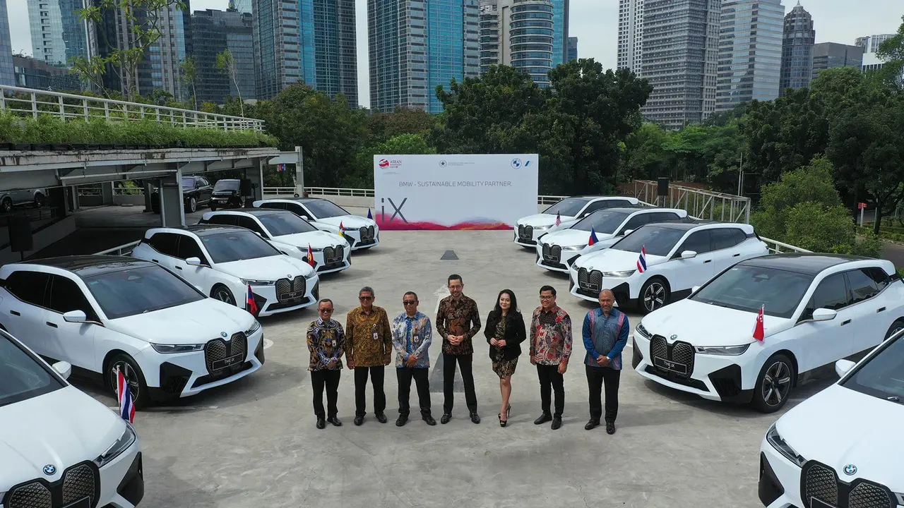BMW Serahkan 13 Unit Mobil Listrik iX untuk Gelaran KTT ASEAN (Ist)
