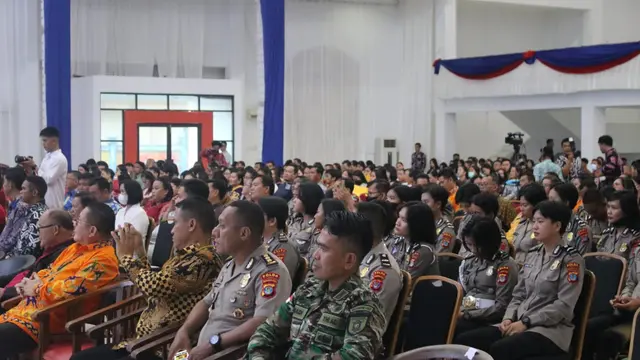 Potret Wakapolda Kaltara Hadiri Kegiatan Ibadah dan Perayaan Natal Tahun 2022 di Tanjung Selor