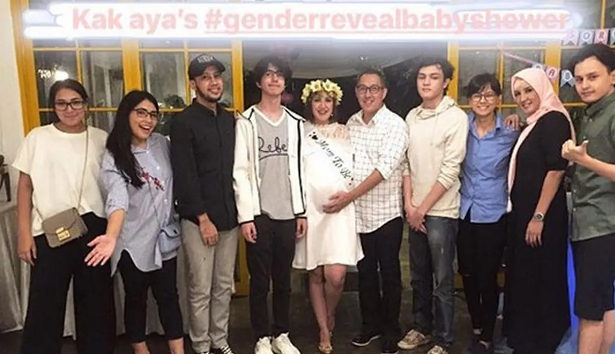 "Saya kalau ngidam sukanya makanan Jepang dan Eropa. Jadi lebih senang makan makanan mentah dan makanan seperti salad gitu," ungkap Andi Soraya baru-baru ini seperti yang dilansir dari Liputan6.com. (Instagram/andisorayabeatrix)