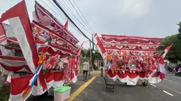 Pedagang Bendera Merah Putih Menjerit, Omzet Tergerus Penjual Online