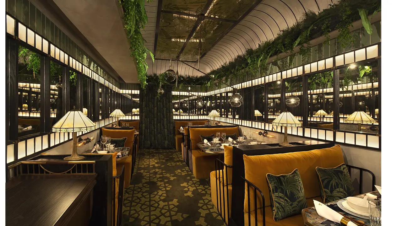 Mott 32 Singapura