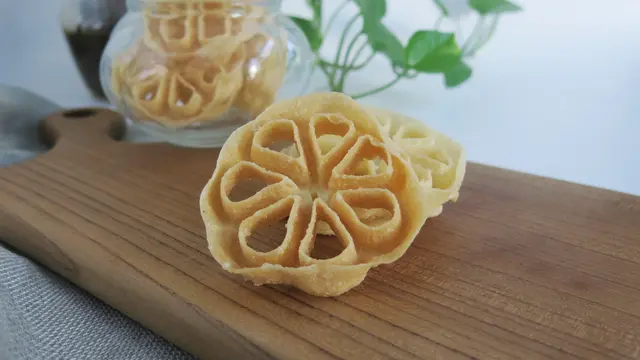 kembang goyang renyah