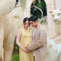 Intip gaya Alyssa Daguise sebagai bumil cantik di momen gender reveal anak pertama (@maiaestiantyreal)