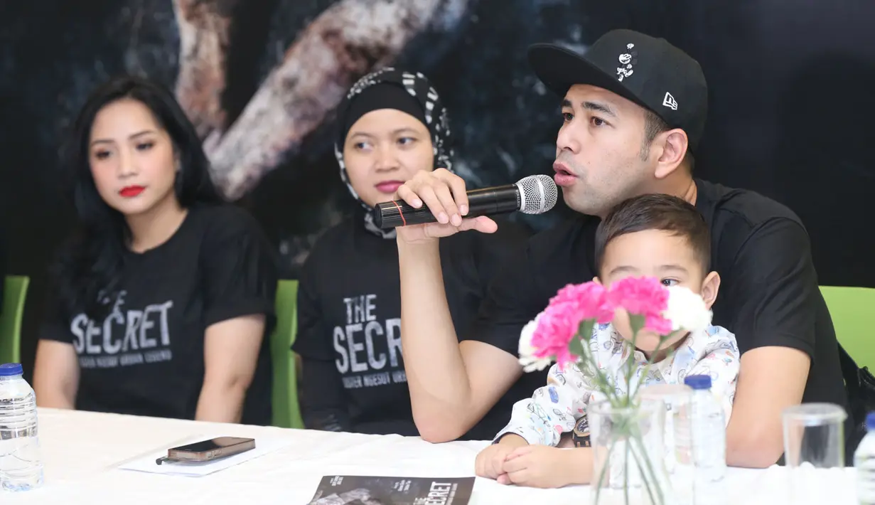 Ditemui di kawasan Sarinah, Jakarta Pusat, Jumat (9/2/2018), Raffi menuturkan alasannya ini kembali memopulerkan nama Suster Ngesot yang merupakan mitos namun cukup familiar didengar. (Nurwahyunan/Bintang.com)