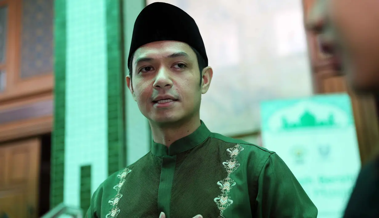 Program membersihkan 1001 Masjid itu, digelar untuk menyambut datangnya bulan suci Ramadhan. Tidak hanya di Jakarta, program itu juga berjalan dibeberapa kota di 11 Provinsi. (Nurwahyunan/Bintang.com)