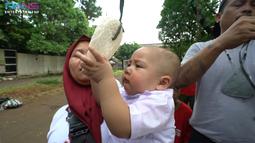 Rayyanza Malik Ahmad bersiap ikut lomba makan kerupuk. (Foto: YouTube/ Rans Entertainment)