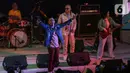 Bukan Pujangga dan Keyakinan Hati menjadi lagu yang dinanti-nanti penggemar Base Jam yang memadati area festival musik All You Can Hear Gigs. (Liputan6.com/Angga Yuniar)