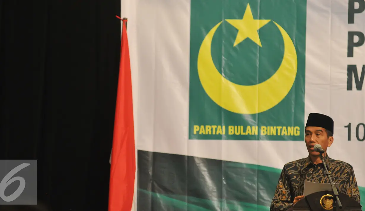 Presiden Joko Widodo memberikan sambutan pada acara peringatan Milad ke-17 PBB serta pelantikan pengurus PBB 2015-2020 di Jakarta, Senin (10/8/2015). Menurut Yusril, kehadiran Presiden mempunyai arti penting bagi PBB. (Liputan6.com/Herman Zakharia)
