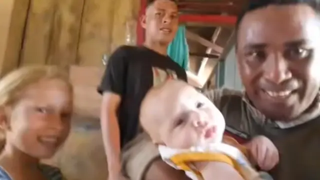 Warga Asli Maluku Punya Anak Berparas Bule