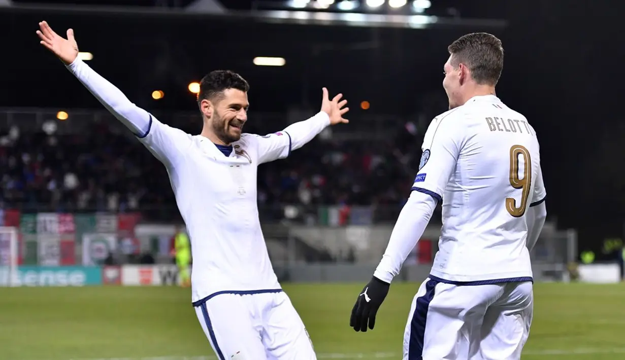 Tim nasional Italia meraih kemenangan 4-0 atas Liechtenstein dalam laga Grup G Kualifikasi Piala Dunia 2018 di Stadion Rheinpark, Minggu (13/11/2016) dinihari WIB. Andrea Belotti menyumbang 2 gol. (AFP/Fabrice Coffrini) 