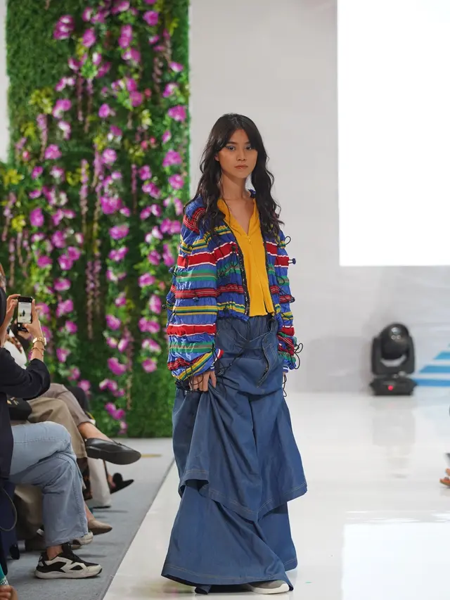 Parade Busana Street Style Bertemakan Urban Sport dari ESMOD Jakarta di Fimela Fest 2018