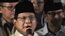 Capres yang juga Ketua Umum Partai Gerindra, Prabowo Subianto dan cawapres Sandiaga Uno memberikan keterangan pers saat deklarasi capres-cawapres di Kertanegara, Jakarta, Kamis (9/8). (Merdeka.com/Iqbal S Nugroho)