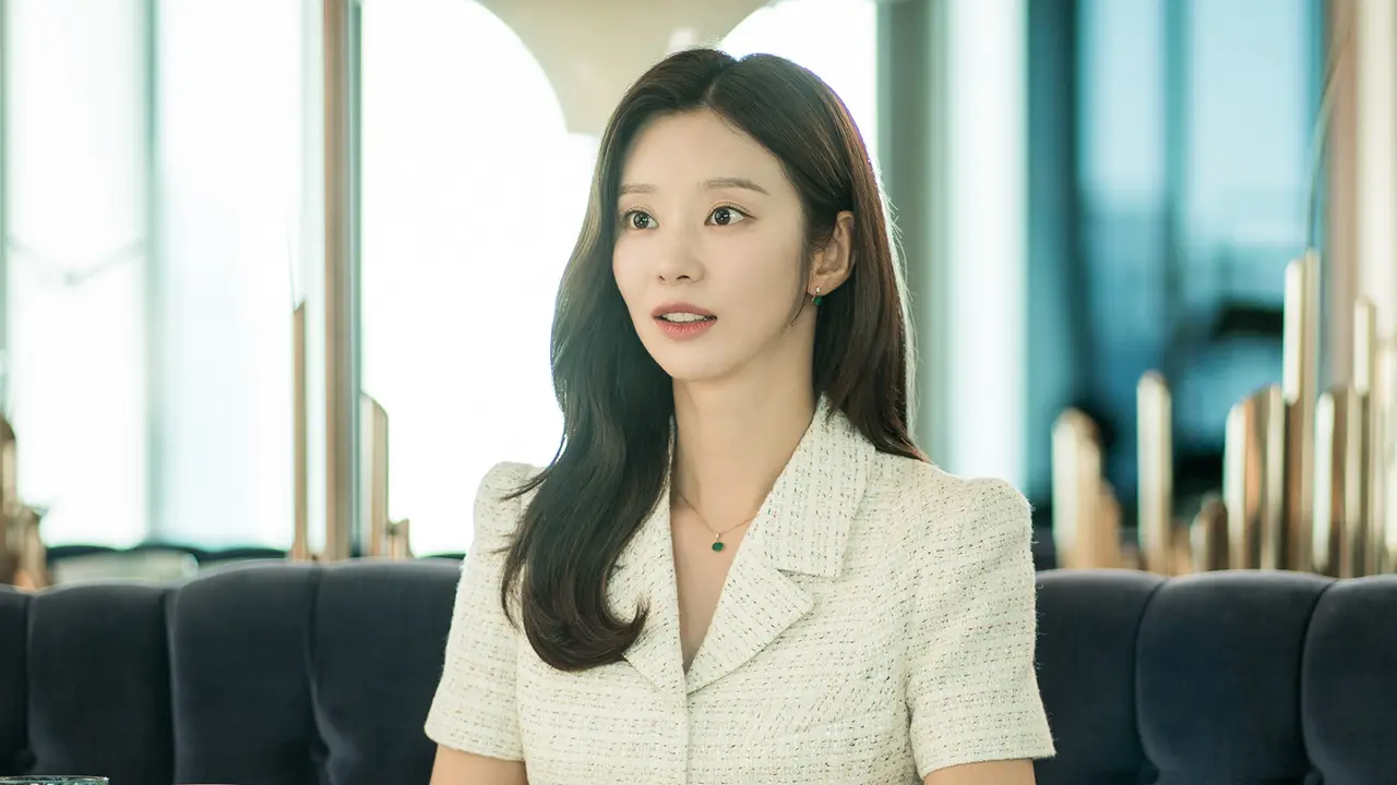 Lee Joo Bin dalam drakor Queen of Tears. (tvN via Soompi)