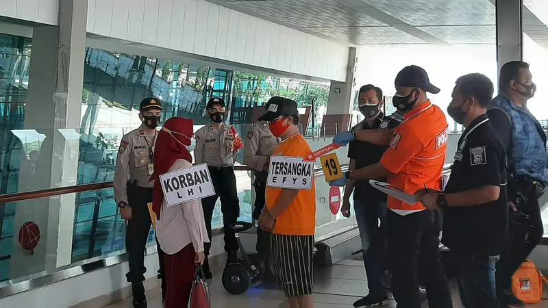 Polresta Bandara Internasional Soekarno Hatta menggelar rekontruksi kasus pelecehan seksual, pemerasan dan penipuan di Bandara Soetta