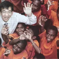 Yohanes Surya, seorang profesor yang sanggup bikin anak-anak muda berprestasi di bidang Matematika dan Fisika. | Sumber Foto: inovasee.com