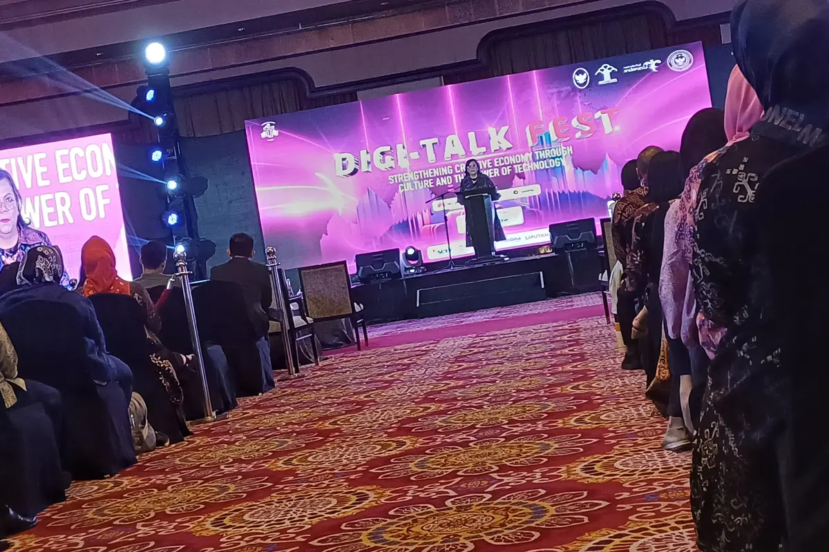 Direktur Izin Tinggal Keimigrasian Direktorat Jenderal Imigrasi Kemenkumham, Pramella Yunidar Pasaribu dalam acara Digi-Talk Fest di Ritz Carlton Mega Kuningan Hotel, Jakarta, Rabu (13/9/2023). (Maulandy/Liputan6.com)