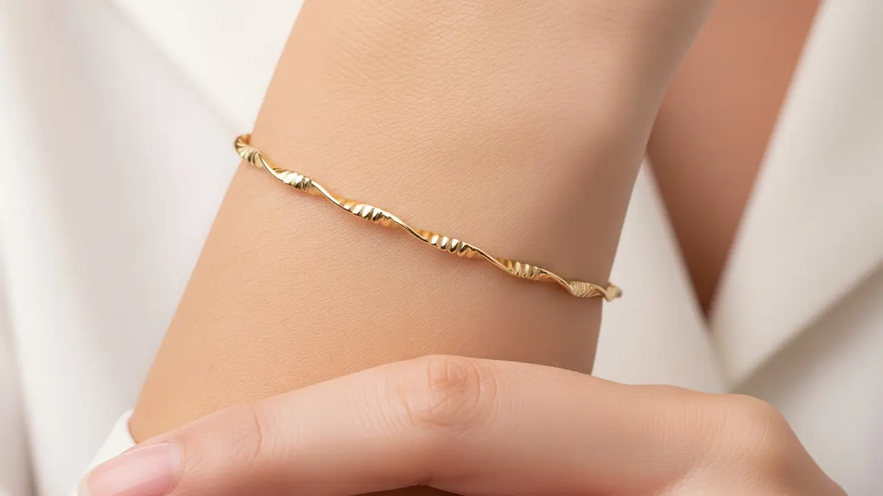 Gelang Emas Tipis untuk Tampilan Minimalis