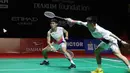 Pasangan ganda putra Indonesia Raymond Indra/Nikolaus Joaquin menunjukkan kematangan permainannya di semifinal Indonesia Masters 2026. Tampak dalam foto, pebulu tangkis ganda putra Indonesia, Raymond Indra/Nikolaus Joaquin saat bertanding melawan Sabar Karyaman Gutama/Moh Reza Pahlevi Isfahani pada semifinal Indonesia Masters 2026 di Istora Gelora Bung Karno, Senayan, Jakarta, Sabtu (24/1/2026). (Bola.com/M Iqbal Ichsan)