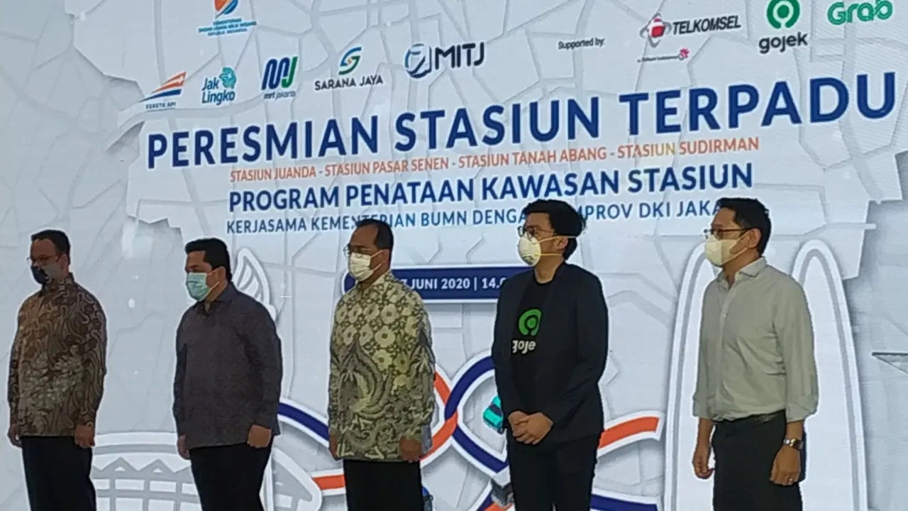 Menteri BUMN Erick Thohir, Menteri Perhubungan (Menhub) Budi Karya Sumadi, dan Gubernur DKI Jakarta Anies Baswedan meresmikan kawasan hasil penataan 4 stasiun terpadu di Stasiun Tanah Abang, Jakarta Pusat, Rabu (17/6/2020).